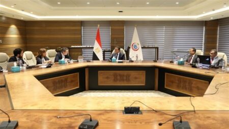 مؤتمر السكان والتنمية.. وزير الصحة يبحث مع البنك الأوروبي تعزيز الاستثمارات وتطوير المنشآت الصحية