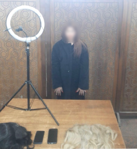 ضبط صانعة محتوى لنشرها مقاطع رقص بصورة خادشة للحياء