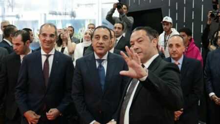 رئيس الوزراء يتفقد جناح أورنچ مصر بـ Cairo ICT.. ومهران يستعرض خدمات النيابة الرقمية والذكاء الاصطناعي والمساعد الذكي بالمطارات