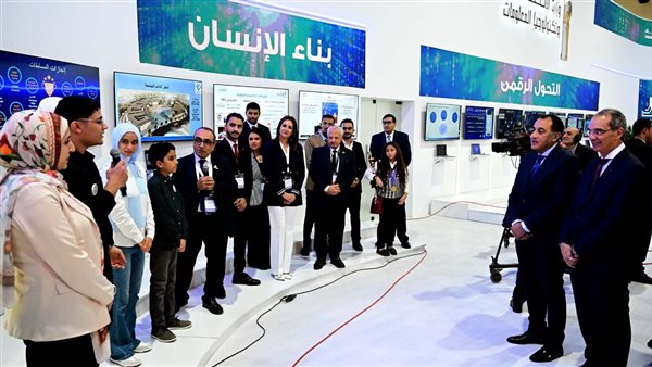 رئيس الوزراء يناقش خريجي مبادرات وزارة الاتصالات وأصحاب الشركات الناشئة.. صور