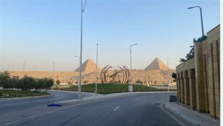 التنمية المحلية: رفع كفاءة الطرق المحيطة بالمتحف بتكلفة 519 مليونًا