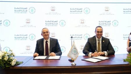 «المستشفيات التعليمية» توقع بروتوكولًا استراتيجيًا لتدريب الفرق الطبية بـ«الرعاية الصحية»