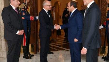 تعزيز الاستثمارات واسترداد الآثار المصرية المهربة.. أحدث مستجدات التعاون بين مصر وتجمع البنلوكس