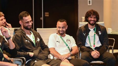 أبو ريدة يحفز لاعبي المنتخب الوطني المشارك في كأس العرب قبل انطلاق البطولة