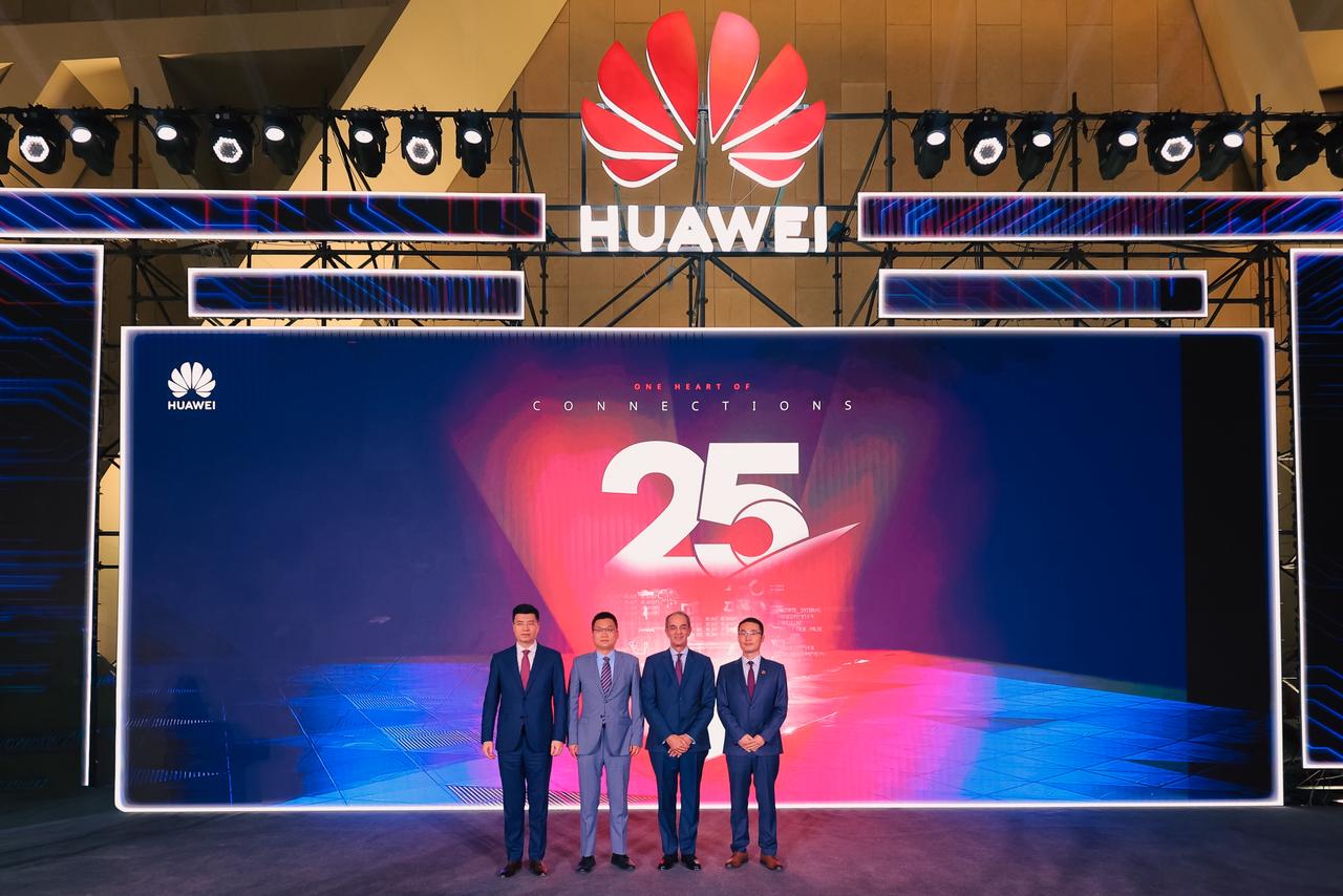 وزير الاتصالات يشهد احتفالية هواوي بمرور 25 عامًا في مصر