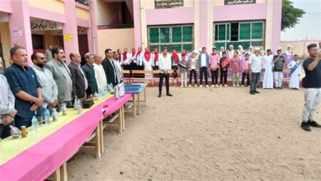 بحضور قيادات إدارة الصف.. طلاب ومعلمو مدرسة نزلة سلام يقيمون حفلا لتأبين معلم وإداري بحضور قيادات إدارة الصف.. طلاب ومعلمو مدرسة نزلة سلام يقيمون حفلا لتأبين معلم وإداري