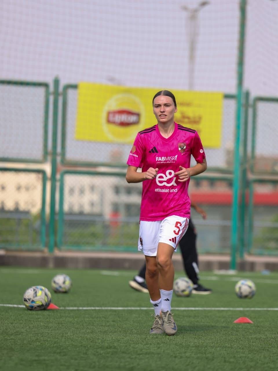 الكرة النسائية| الأهلي يتقدم بثنائية مبكرة أمام المقاولون العرب في الدوري