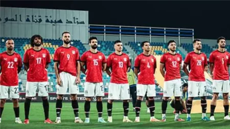 انطلاق الشوط الثاني من مباراة مصر والإمارات انطلاق الشوط الثاني من مباراة مصر والإمارات