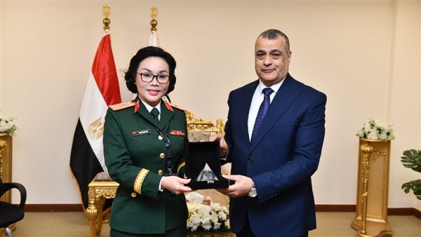 وزير الإنتاج الحربي يستعرض قدرات مصر الدفاعية أمام وفد الدفاع الفيتنامي في EDEX 2025 وزير الإنتاج الحربي يستعرض قدرات مصر الدفاعية أمام وفد الدفاع الفيتنامي في EDEX 2025