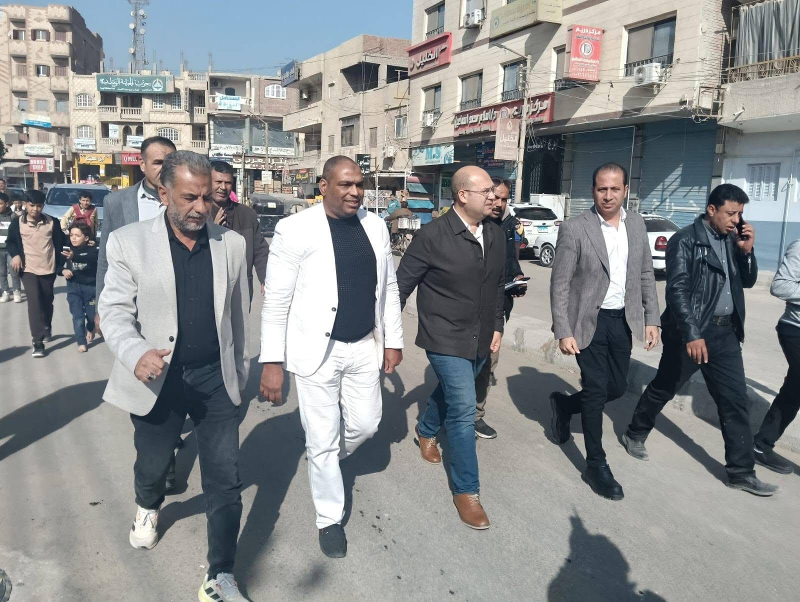 نائب محافظ الجيزة يتفقد أعمال التطوير والرصف بطريق الشيخ صقير.. صور