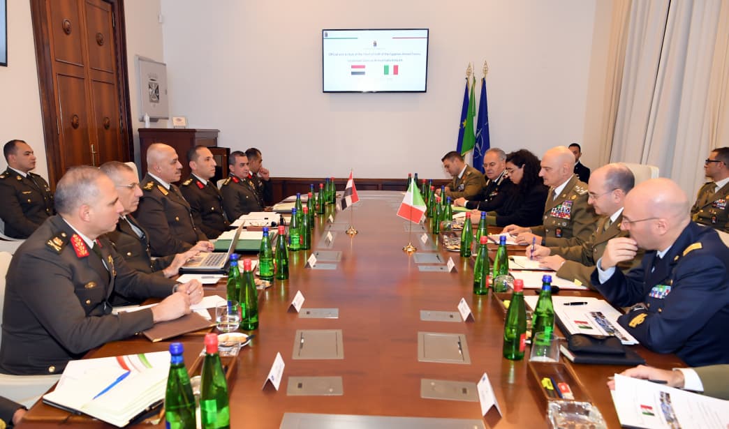 الفريق أحمد خليفة رئيس أركان حرب القوات المسلحة يعود إلى أرض الوطن بعد انتهاء زيارته الرسمية لدولة إيطاليا.. شاهد 6 الفريق أحمد خليفة رئيس أركان حرب القوات المسلحة يعود إلى أرض الوطن بعد انتهاء زيارته الرسمية لدولة إيطاليا.. شاهد