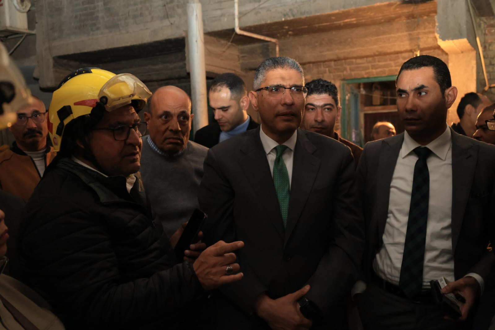 محافظ الجيزة يتفقد موقع حادث ماسورة الغاز في إمبابة 3 محافظ الجيزة يتفقد موقع حادث ماسورة الغاز في إمبابة