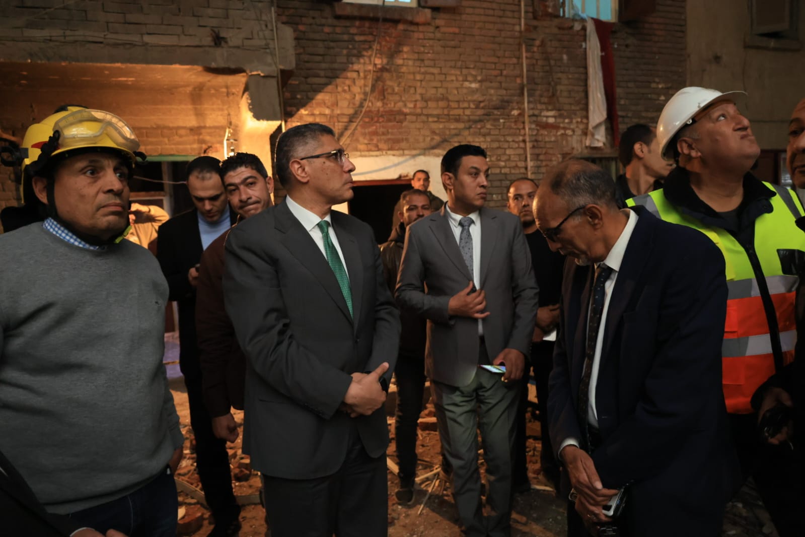 محافظ الجيزة يتفقد موقع حادث ماسورة الغاز في إمبابة 1 محافظ الجيزة يتفقد موقع حادث ماسورة الغاز في إمبابة