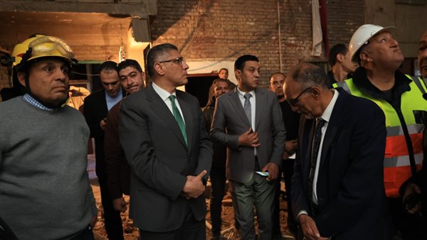 محافظ الجيزة يتفقد موقع حادث ماسورة الغاز في إمبابة محافظ الجيزة يتفقد موقع حادث ماسورة الغاز في إمبابة