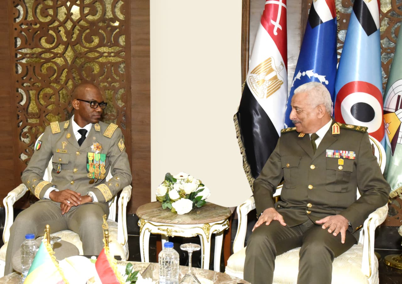 وزير الدفاع ورئيس الأركان يلتقيان عددا من قادة الوفود العسكرية على هامش إيديكس 2025.. صور