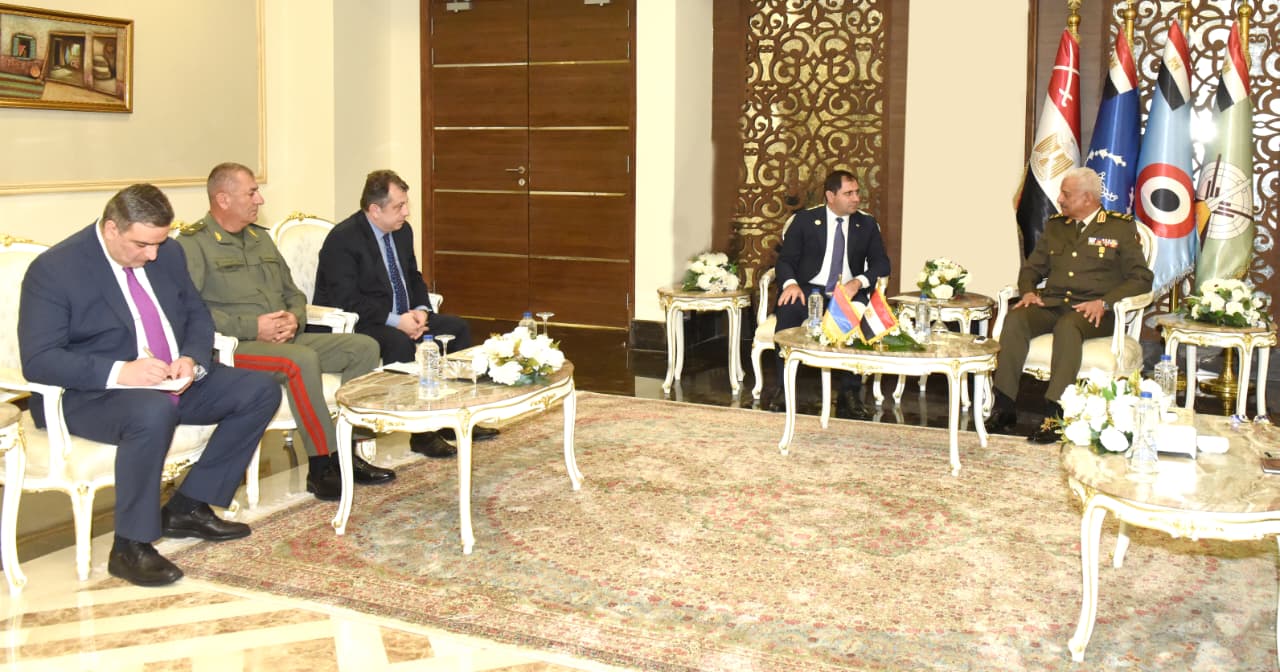 وزير الدفاع ورئيس الأركان يلتقيان عددا من قادة الوفود العسكرية على هامش إيديكس 2025.. صور