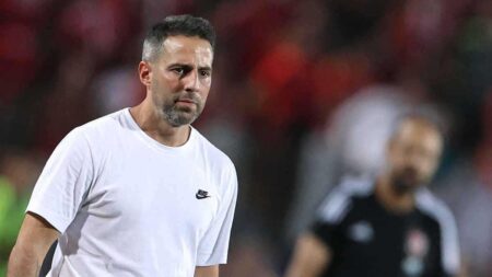 يانيك فيريرا يكشف كواليس مثيرة بشأن رحيله عن الزمالك: عرضت أموالًا على اللاعبين.. وتم طردي يانيك فيريرا يكشف كواليس مثيرة بشأن رحيله عن الزمالك: عرضت أموالًا على اللاعبين.. وتم طردي