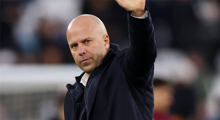 سلوت: أتلقى نفس السؤال عن محمد صلاح.. وخاطرت مع لاعب ليفربول سلوت: أتلقى نفس السؤال عن محمد صلاح.. وخاطرت مع لاعب ليفربول