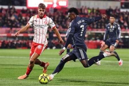 بـهتاف كرة الشاطئ.. سبورت: صدام جديد بين فينيسيوس وجماهير الدوري الإسباني