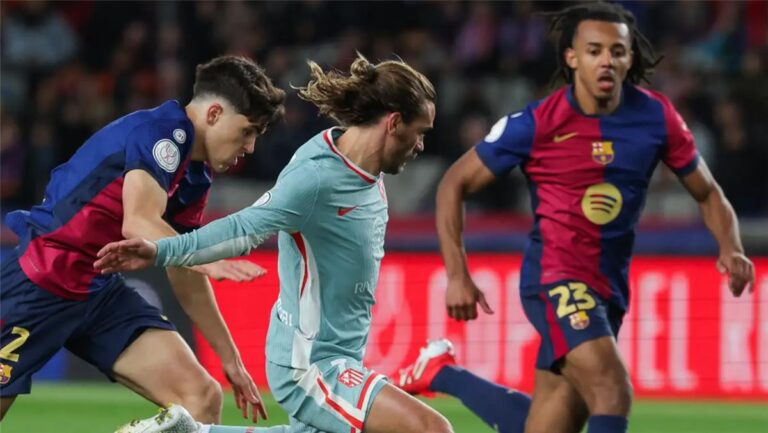 هاجمه ريال مدريد.. حكم مباراة برشلونة وأتلتيكو مدريد في الدوري الإسباني