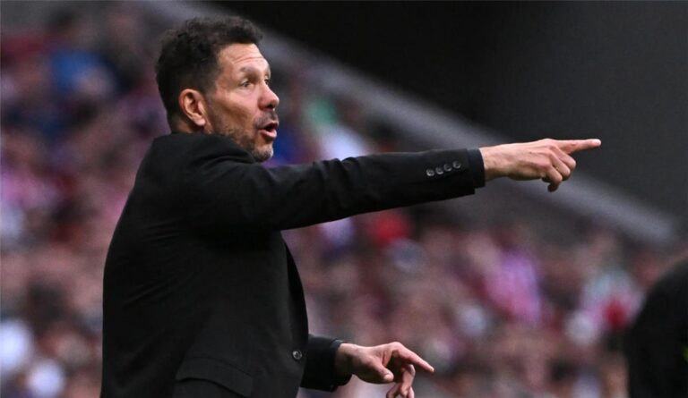 سيميوني بعد هزيمة أتلتيكو مدريد: لا أعرف كيف لم يفز لاعب برشلونة بالكرة الذهبية