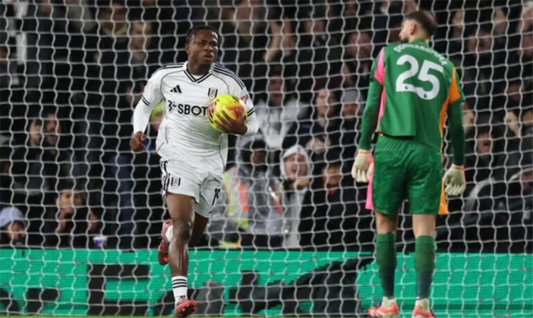 فيديو | الشباك تهتز للمرة الـ 9.. تشوكويزى يسجل هدفين لـ فولهام أمام مانشستر سيتي فيديو | الشباك تهتز للمرة الـ 9.. تشوكويزى يسجل هدفين لـ فولهام أمام مانشستر سيتي