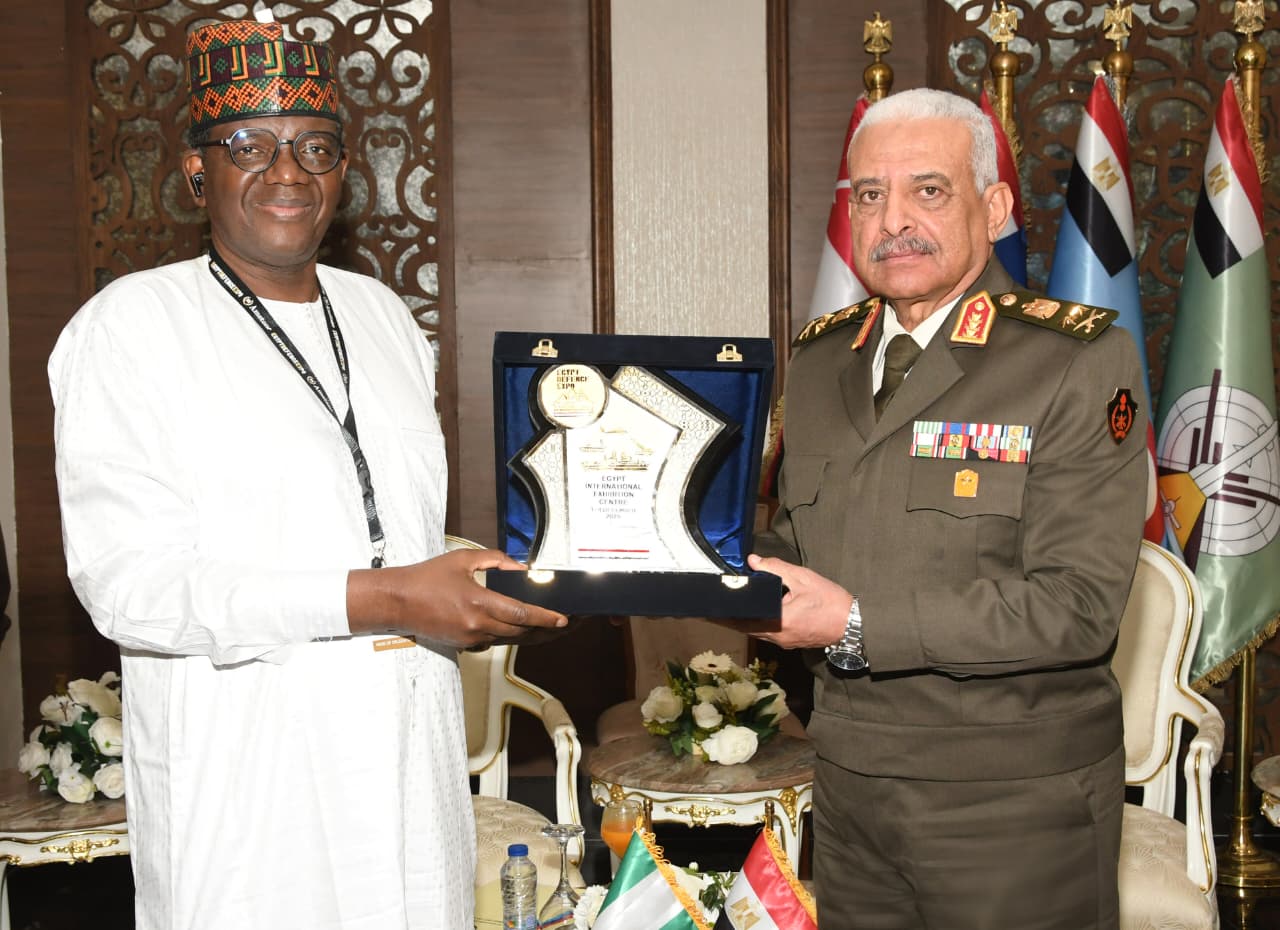 وزير الدفاع ورئيس الأركان يعقدان لقاءات ثنائية مع قادة الوفود العسكرية بـ«إيديكس 2025 »