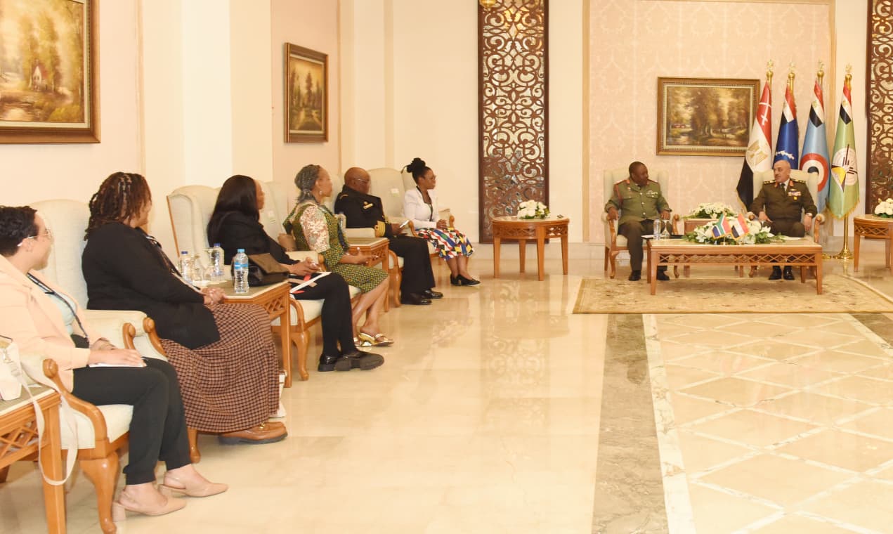 وزير الدفاع ورئيس الأركان يعقدان لقاءات ثنائية مع قادة الوفود العسكرية بـ«إيديكس 2025 »