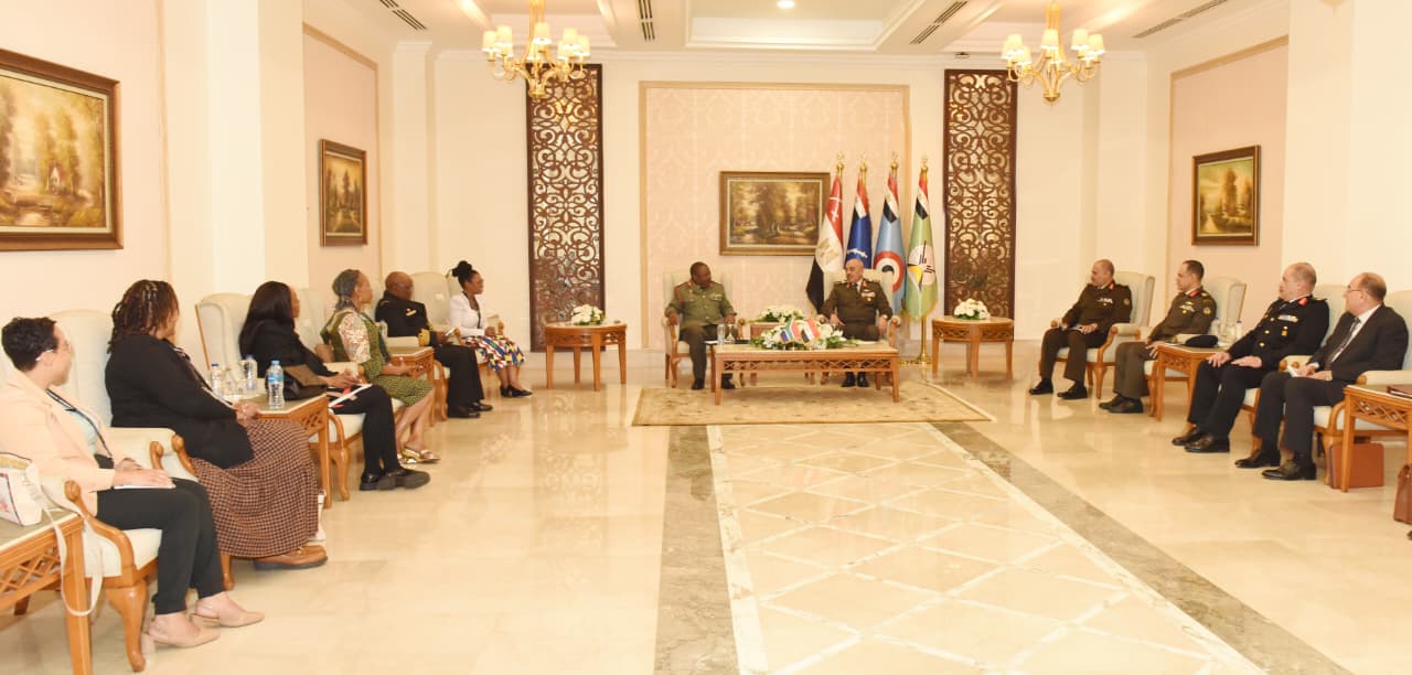 وزير الدفاع ورئيس الأركان يعقدان لقاءات ثنائية مع قادة الوفود العسكرية بـ«إيديكس 2025 »