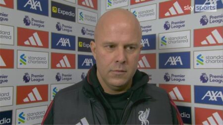 سلوت يرد على تساؤلات إشراك محمد صلاح ويعترف بأزمة التهديف في ليفربول