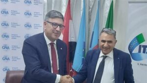 رئيس اتحاد العمال المصريين في إيطاليا يهنئ داريو كوستانتيني بإعادة انتخابه رئيسًا للكونفدرالية