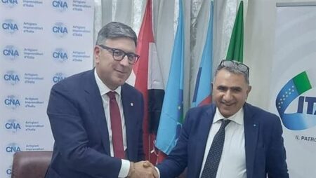 رئيس اتحاد العمال المصريين في إيطاليا يهنئ داريو كوستانتيني بإعادة انتخابه رئيسًا للكونفدرالية