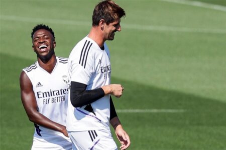 كورتوا عن الإهانات ضد فينيسيوس: نحن لسنا آلات.. وانظروا ما حدث للاعب برشلونة كورتوا عن الإهانات ضد فينيسيوس: نحن لسنا آلات.. وانظروا ما حدث للاعب برشلونة