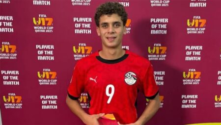 تطورات مفاجئة في صفقة انتقال حمزة عبد الكريم لاعب الأهلي إلى برشلونة تطورات مفاجئة في صفقة انتقال حمزة عبد الكريم لاعب الأهلي إلى برشلونة