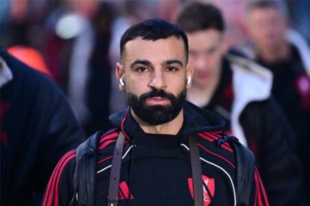محمد صلاح يفتح النار ويهدد بمغادرة ليفربول: لا أحصل على الحماية.. وسلوت قطع علاقته بي محمد صلاح يفتح النار ويهدد بمغادرة ليفربول: لا أحصل على الحماية.. وسلوت قطع علاقته بي