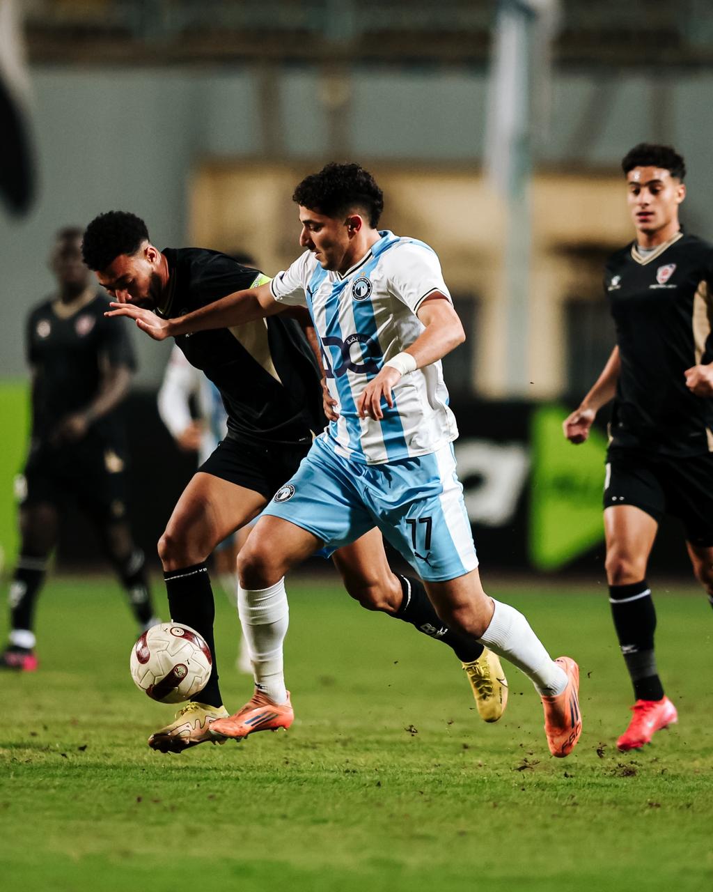 بيراميدز يفرط في صدارة الدوري بعد التعادل مع بتروجت