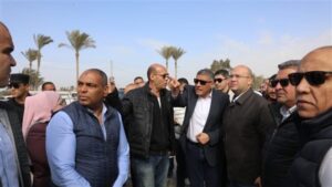 محافظ الجيزة يتابع سير العمل بموقف السرفيس الحضاري بالصف