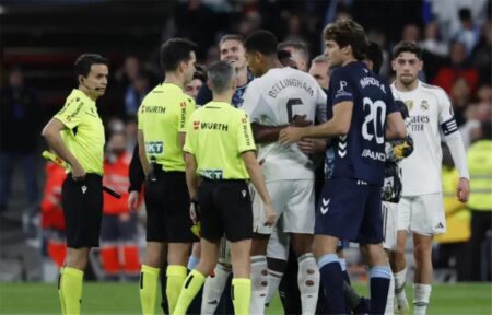 ماركا تكشف كواليس الفوضى أمام سيلتا فيجو.. فينيسيوس يتنبأ بقرار الحكم وطرد ثالث في ريال مدريد