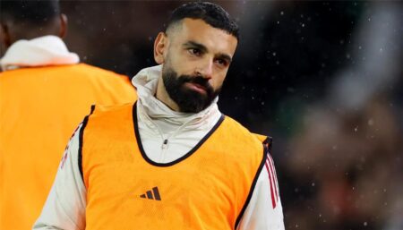 شعور صادق وإشارة مزيفة.. خبير لغة جسد يُحلل تصريحات محمد صلاح ضد سلوت وليفربول