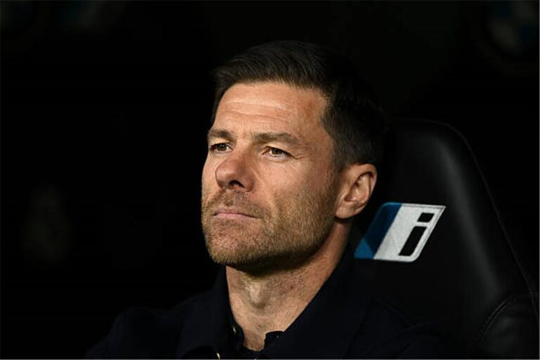 فيديو | لاعب ريال مدريد يغادر بالبطاقة الحمراء أمام سيلتا فيجو.. ورد فعل تشابي ألونسو