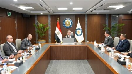 وزير البترول يستعرض فرص دخول كارجاس إلى الدول العربية والإفريقية