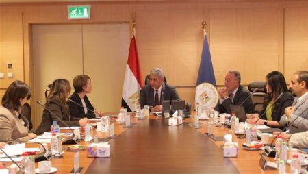 وزير السياحة يبحث مع وفد «جايكا» دعم برامج التطوير الفني بالمتحف المصري الكبير وزير السياحة يبحث مع وفد «جايكا» دعم برامج التطوير الفني بالمتحف المصري الكبير