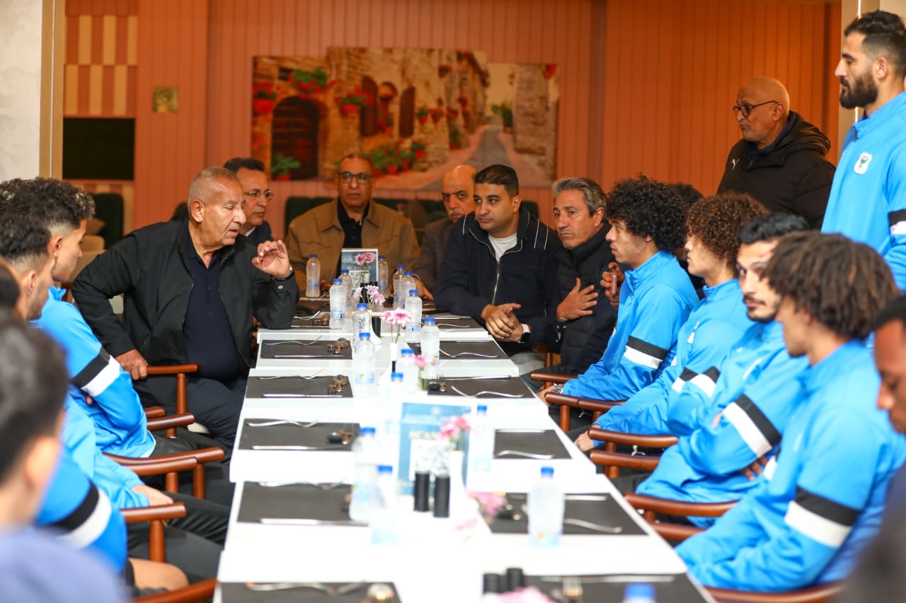 كامل أبو علي يزور معسكر المصرى ويجتمع بالجهاز الفني واللاعبين 3 كامل أبو علي يزور معسكر المصرى ويجتمع بالجهاز الفني واللاعبين