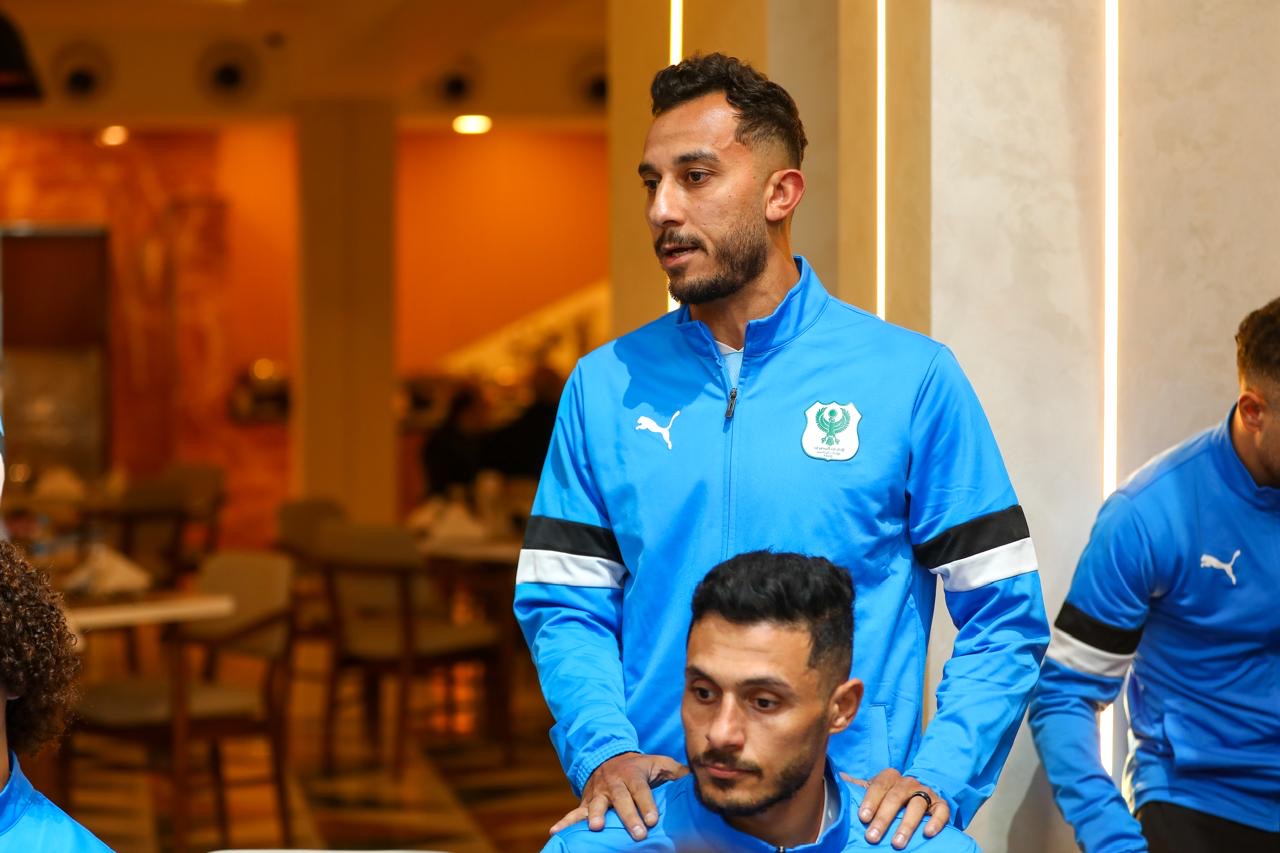 كامل أبو علي يزور معسكر المصرى ويجتمع بالجهاز الفني واللاعبين 2 كامل أبو علي يزور معسكر المصرى ويجتمع بالجهاز الفني واللاعبين