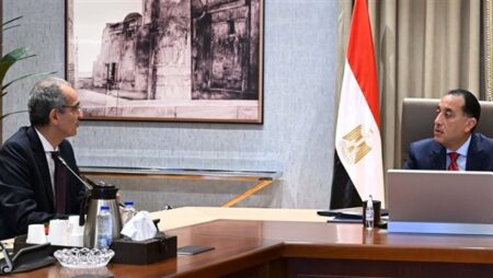 رئيس الوزراء يتابع مع وزير الاتصالات مستجدات العمل في عدد من ملفات الوزارة