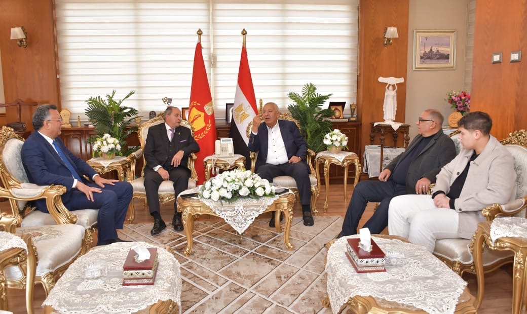 محافظ بورسعيد يجتمع ب كامل أبو علي لمتابعة تطورات النادي المصري 2 محافظ بورسعيد يجتمع ب كامل أبو علي لمتابعة تطورات النادي المصري