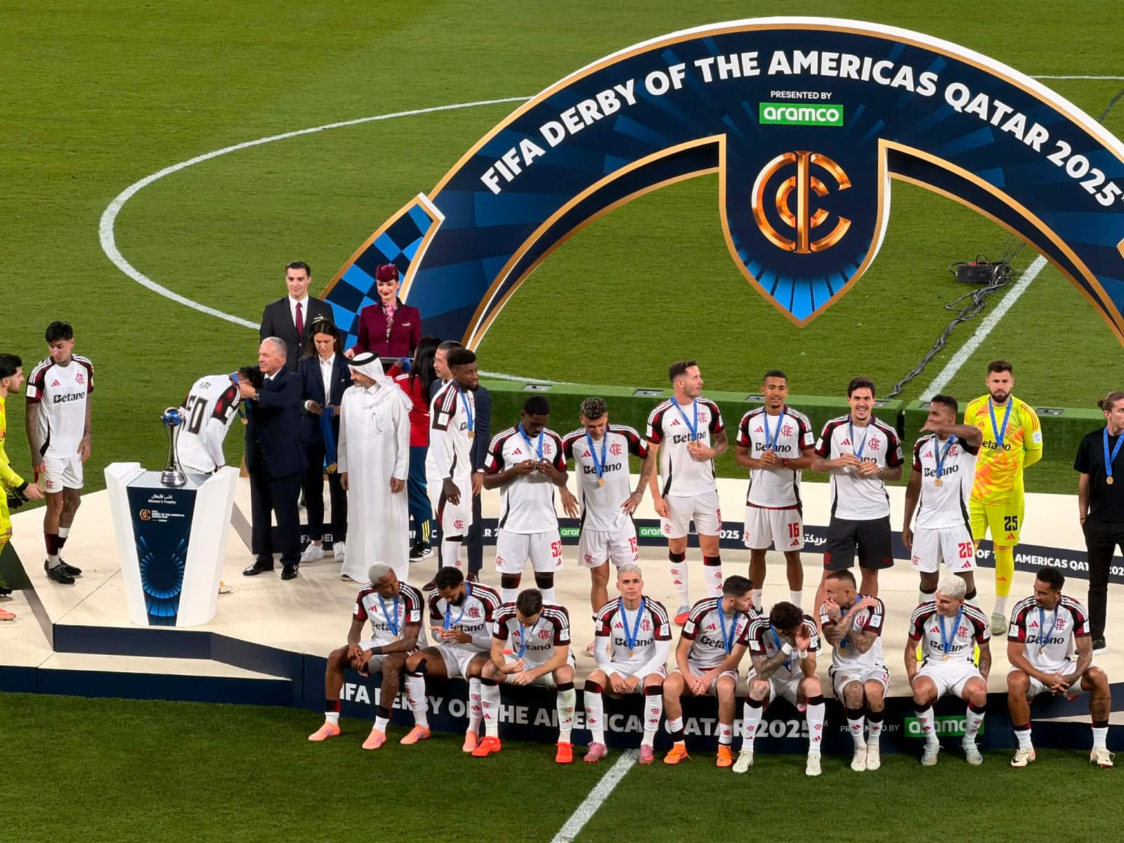 كأس إنتركونتيننتال.. أبو ريدة يسلّم فلامنجو البرازيلي كأس ديربي الأمريكتين 4 كأس إنتركونتيننتال.. أبو ريدة يسلّم فلامنجو البرازيلي كأس ديربي الأمريكتين