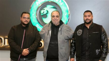 أشقاء رفعت: وليد دعبس لم يتأخر علينا في شيء ونعتبره أبًا لنا أشقاء رفعت: وليد دعبس لم يتأخر علينا في شيء ونعتبره أبًا لنا