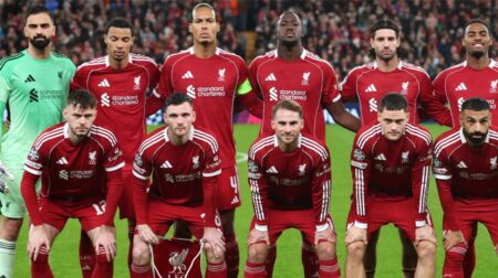 سبورت بيلد: زميل محمد صلاح سبب أزمته مع ليفربول وسلوت سبورت بيلد: زميل محمد صلاح سبب أزمته مع ليفربول وسلوت