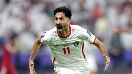 على مسئولية شوبير.. الأهلي يحسم صفقة يزن النعيمات على مسئولية شوبير.. الأهلي يحسم صفقة يزن النعيمات